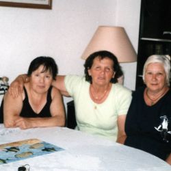 Ferrier Claudine, Aubert Marcelle, Segura Huguette 0000 Chez la famille Ségura